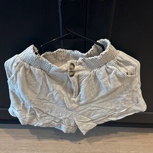 Molly Geeen Women's Cream Elastic Waist Shorts Size Small